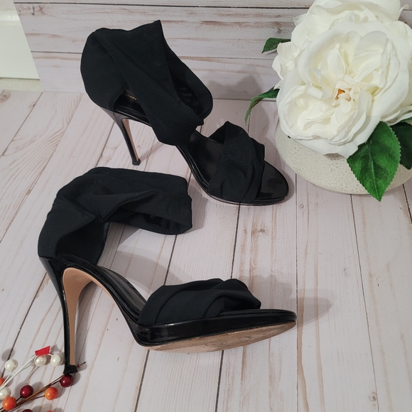 Gianvito Rossi Shoes - ✨️Gianvito Rossi--Black heels with black elastic strap, size 40, made in italy✨️
